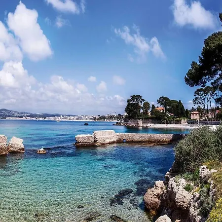 In Juan-les-pins Near Sandy Beaches * Αντίμπ