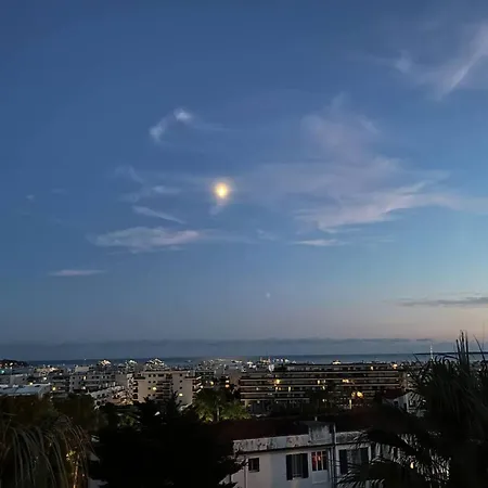 In Juan-les-pins Near Sandy Beaches Αντίμπ